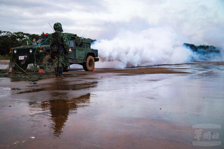 M56渦輪發煙機依令實施發煙。