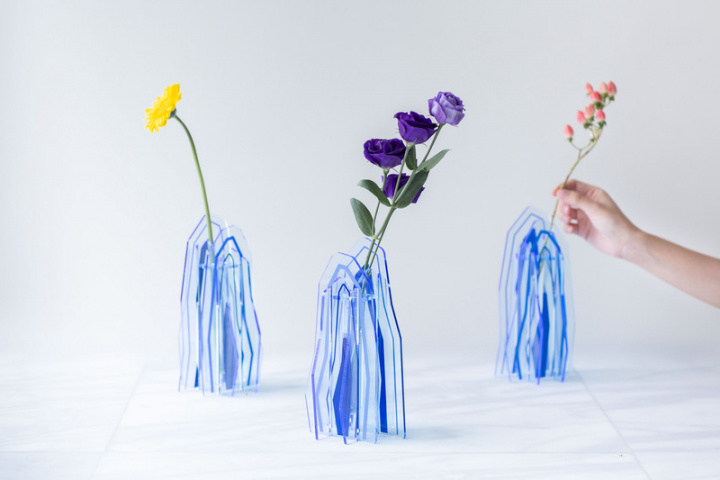 北美館7日舉行「世外塵．花器」發布會，將藝術家姚瑞中的作品「世外塵–超人累了（臨黃公望『天池石壁圖』）」轉化為線條簡約的花器，讓藝術也能存在於日常生活中。（北美館提供）