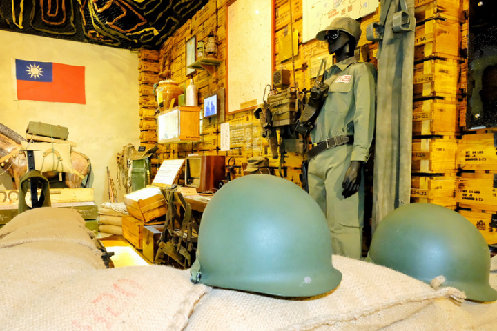 桃園市政府配合魅力金三角商圈、忠貞市場及將開館的異域故事館，打造專屬的「龍岡特色旅遊」推出6條團體特色遊程，帶領民眾聽異域孤軍故事、學做雲南菜、認識滇緬文化以及美食。