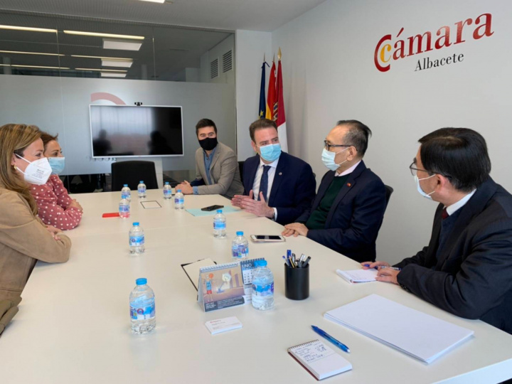 劉大使德立應邀赴西班牙卡斯提亞-拉曼查自治區阿爾巴塞特(Albacete)商會演講事