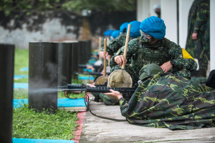 空軍「新制14天教育召集訓練」在清泉崗實施，召員進行步槍實彈射擊