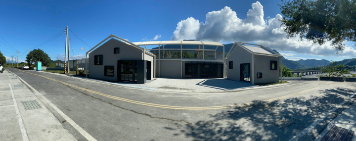 過去守護花東鐵路的台東鹿野鄉「中興崗哨」，隨著時代變遷閒置，經過修復活化，31日舉行落成典禮，將成部落觀光新據點。（縱管處提供）