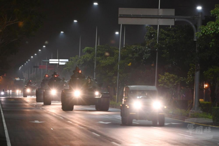 陸軍裝甲586旅日前實施戰備偵巡訓練。（陸軍裝甲586旅提供）