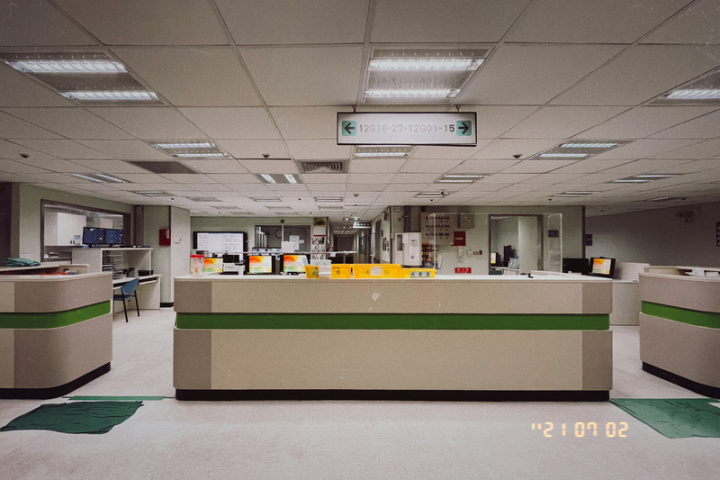 歷經70多天，林口長庚醫院專責病房在2021年7月29日轉出最後一名COVID-19病人，結束這段與病毒作戰的旅程。（范紀萱提供）