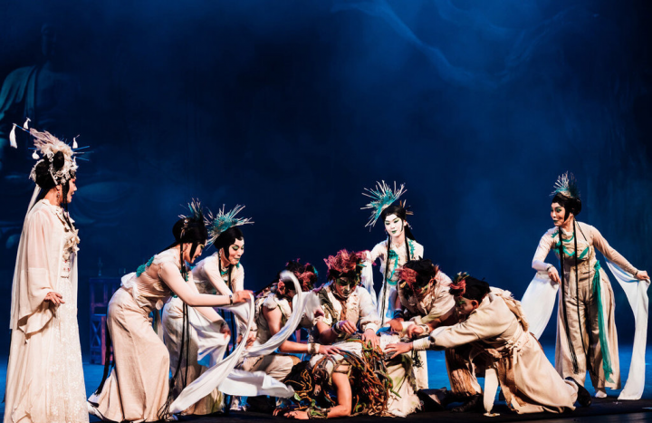 取材自蒲松齡「聊齋志異」故事，加入現代情感觀點編寫成的台灣豫劇團作品「蘭若寺」，12、13日將在衛武營國家藝術文化中心戲劇院演出，10日舉辦彩排記者會，全劇映照現代對多元性別的探究，描繪人心深處對於「愛」的不同定義和渴求。（衛武營提供）