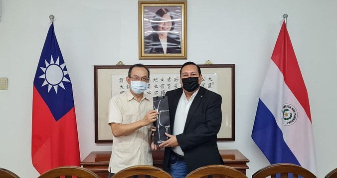 張總領事接見上巴拉納省府新任省長政治顧問