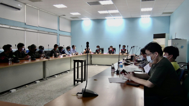 花蓮縣近海沙灘這些年興起沙灘車活動，活動路線包含樹林、出海口溪流及沙灘地，縣府雖公告事項，但業者居民摩擦仍多，花蓮縣政府日前邀業者開會，為強化業者自主管理，輔導業者於暑假旺季前成立協會。（花蓮縣政府提供）