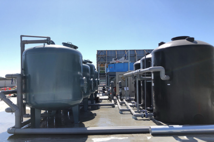 中油高雄煉油廠第4區整治工程已啟動，第4區範圍內已設置廢水處理等設備，將加裝活性碳吸附塔，加強防範2次污染。（高雄市環保局提供）