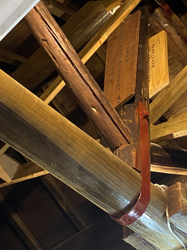 日治時代新港支廳長菅宮勝太郎宅第位於台東縣成功鎮上，經整修後恢復當年日式住宅模樣，心驛耕新關懷協會總幹事洪惠慧17日表示，2014年颱風把老屋屋頂掀掉，讓梁上「棟札」被發現，也確認了老屋身世，再經由許多有心人士協助，才總算讓老屋再現風華。