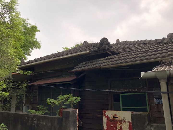 南投縣草屯鎮日治時期木造宿舍「草鞋墩雅舍」已有80多年歷史，具日式特殊建築技術及文化，經縣府公告為全縣第45個、草屯鎮第7個歷史建築。（南投縣文化局提供）