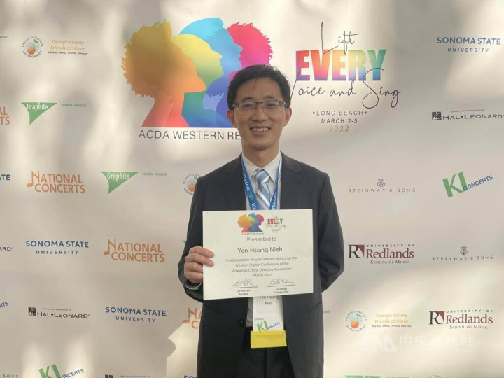 就讀南加州大學（USC）合唱音樂博士班的聶焱庠（圖）以編曲作品「媽媽的眼睛」（Cina）入選美國合唱指揮協會（ACDA）西區年會讀譜會，他表示希望讓台灣的合唱音樂在國際舞台上被看見。