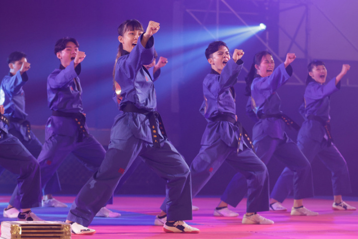 台灣師範大學體育表演會睽違2年再登場，25日晚間 起一連2天展開，體表會最初是期待以節目演出宣傳 體育教育並發揮社會功能，讓社會大眾對不同運動項 目更加了解，至今已成台師大運動與休閒學院年度盛 事。