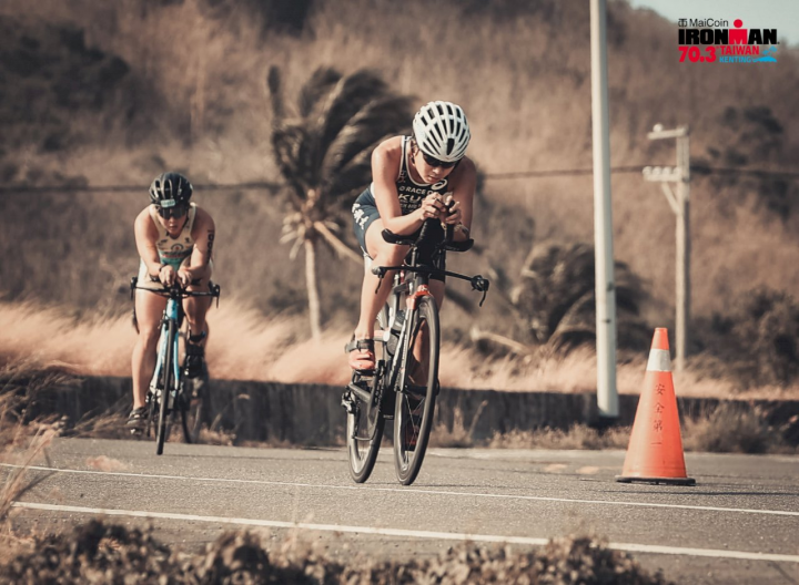 運動結合當地觀光特色，是IRONMAN 70.3 Taiwan國際鐵人三項賽的重要亮點。(截取自官方臉書)