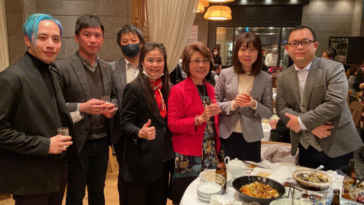 懇親會上青商們也積極與前輩們交流