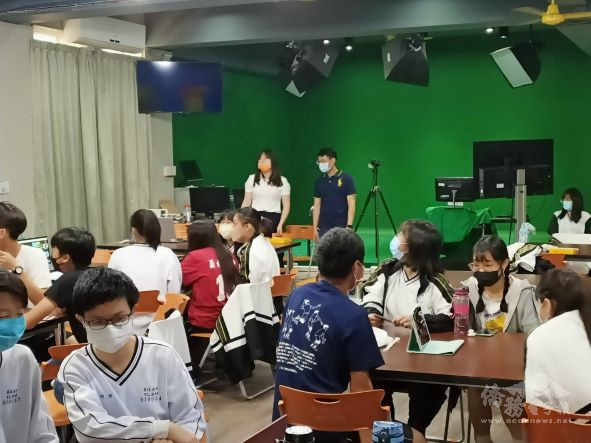 員林高中的師生們