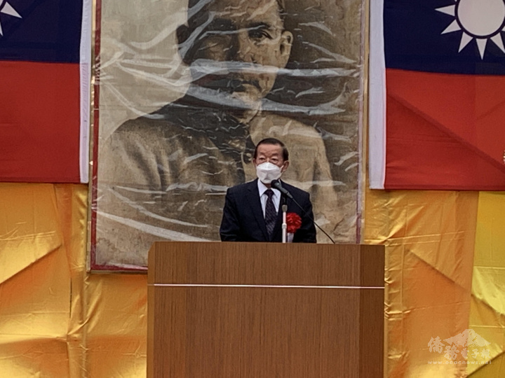 駐日本代表代表謝長廷期盼學生在新校舍學習成績突飛猛進