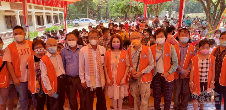 柬埔寨臺商協會探訪韓桑林洞里思努小學