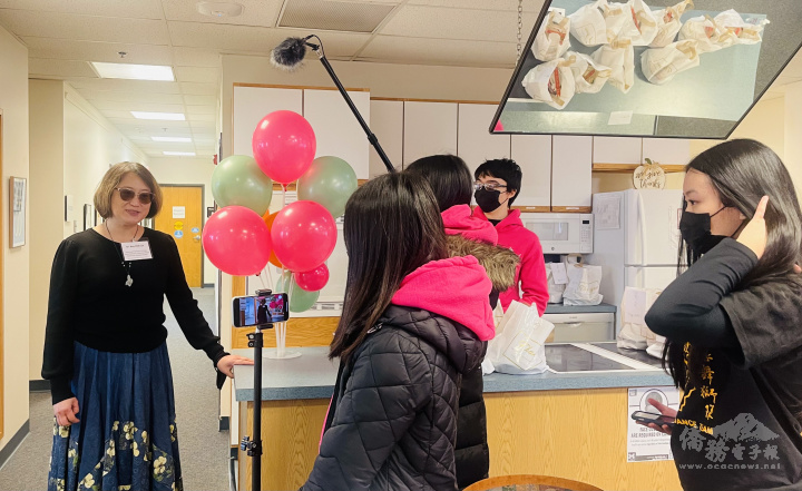 密西根大學Chinese Study中心主任林安之會中接受密西根FASCA新聞組學員的採訪