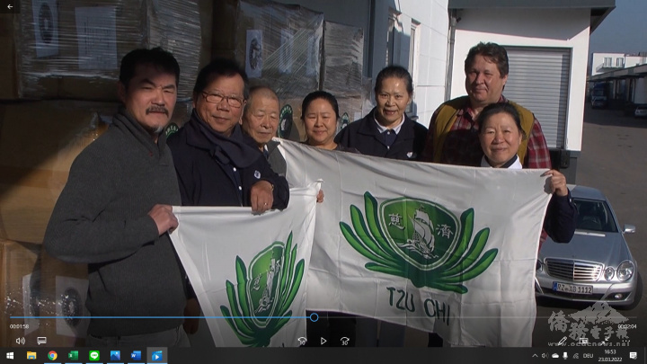 志工們和FUM DA同仁合影