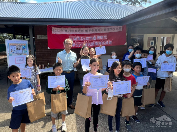 得獎同學們興高采烈，歡欣鼓舞