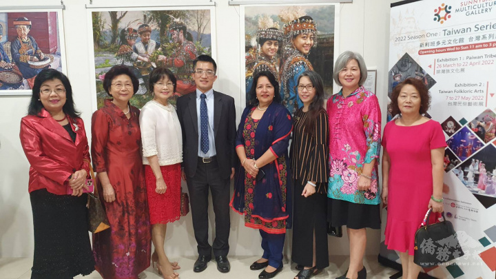 歐陽群與貴賓合影