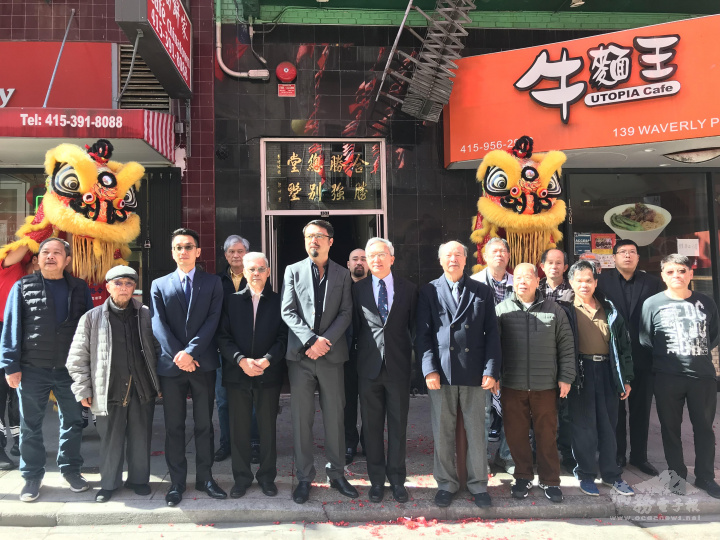 左3起：主任蘇上傑、副總理陳德業、總理梁國緯、副處長朱永昌、元老梁坤