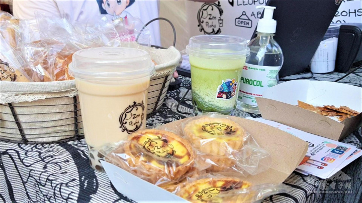 攤位上有臺式蛋塔、國民飲料珍珠奶茶(阿根廷民眾稱波霸Bobba)
