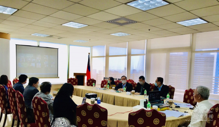 新續聘僑務委員會僑務榮譽職人員聘書頒發儀式實體與線上同步進行