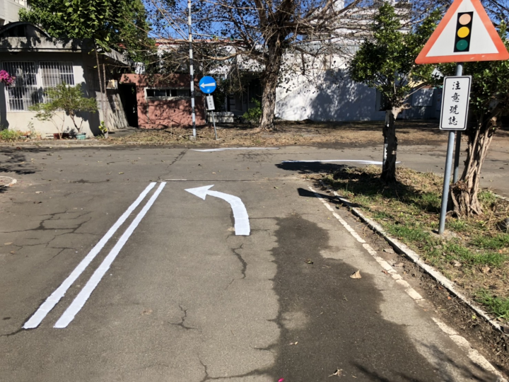 員林農工善用校園場地，更新交通標誌及地面標線繪製