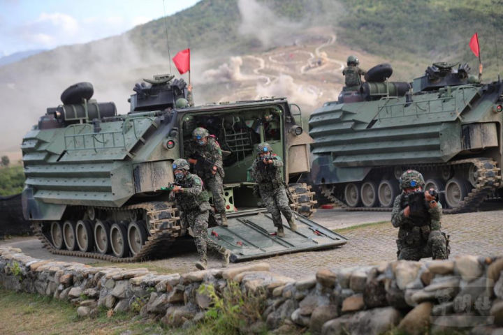海軍陸戰隊陸戰66旅日前於三軍聯訓基地，實施「三軍聯合作戰訓練測考111-2號操演」