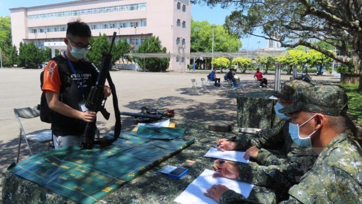 憲兵後備1旅291營「教育召集訓練」，召員於報到時實施專長鑑定。（憲兵指揮部提供）