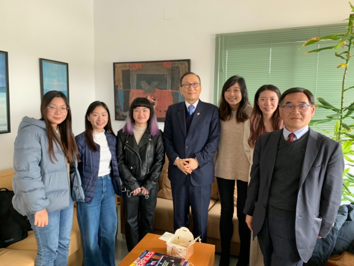 劉大使訪視我國於Cuenca校區之交換學生