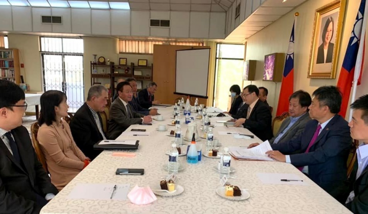 賴索托僑領及非總總會長簡湧杰拜會駐南非代表處