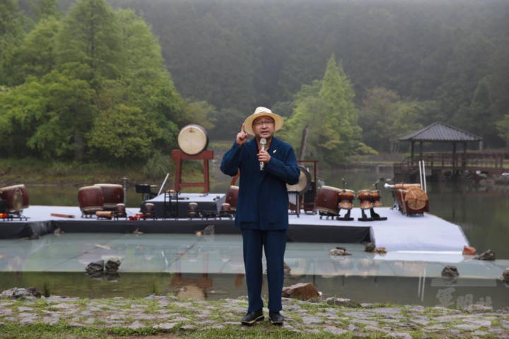 力麗觀光董事長蔡宗易表示，今年攜手十鼓擊樂團，期盼將生態保育與表演藝術相揉合。（力麗觀光提供）