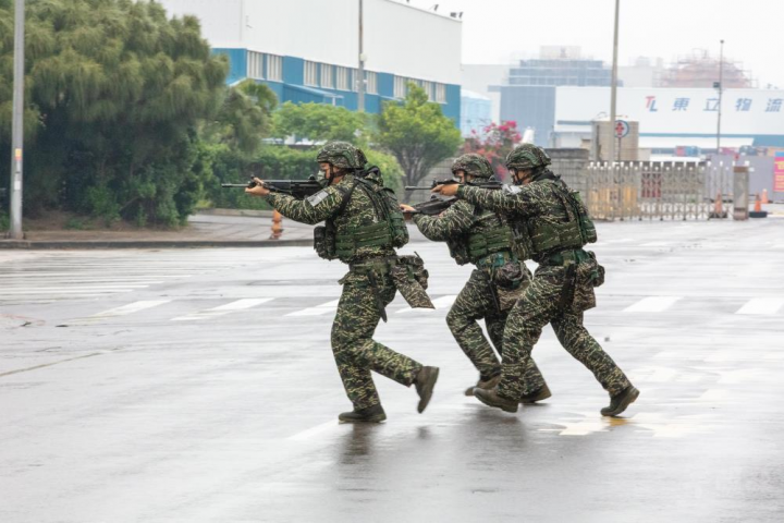 戰鬥隊向重要防護目標發起攻擊
