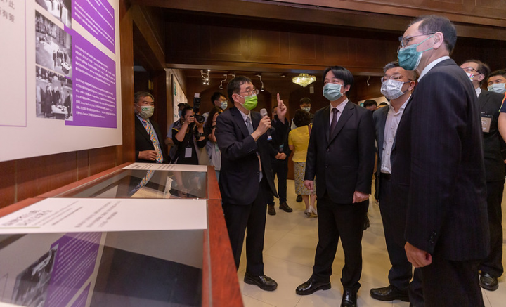 副總統參觀議政博物館