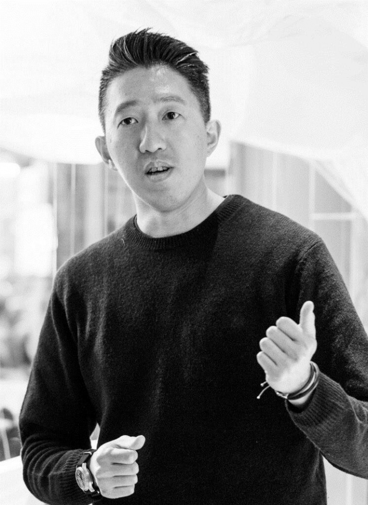 元智大學藝術與設計學系講師洪浩鈞（圖）翻新新北市新店高中圖書館，獲得德國iF設計獎「建築空間設計」獎項肯定。（元智大學提供）