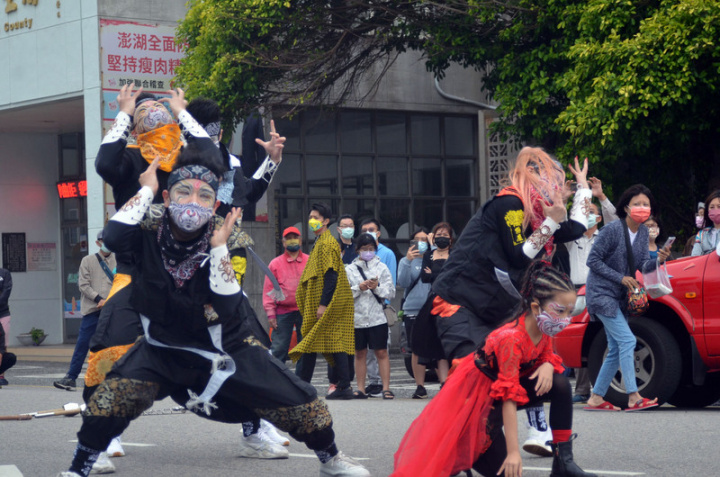 花火 千人遊行為澎湖花火節暖身 觀光 僑務電子報