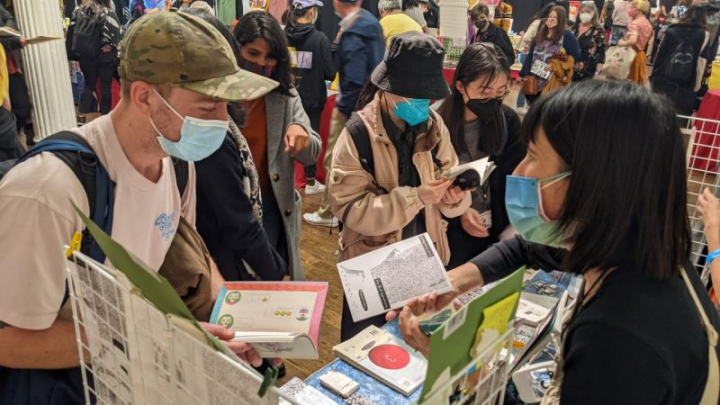 紐約漫畫及卡通博物館藝術節睽違2年再度舉辦實體展會，臺灣展位吸引絡繹不絕的人潮