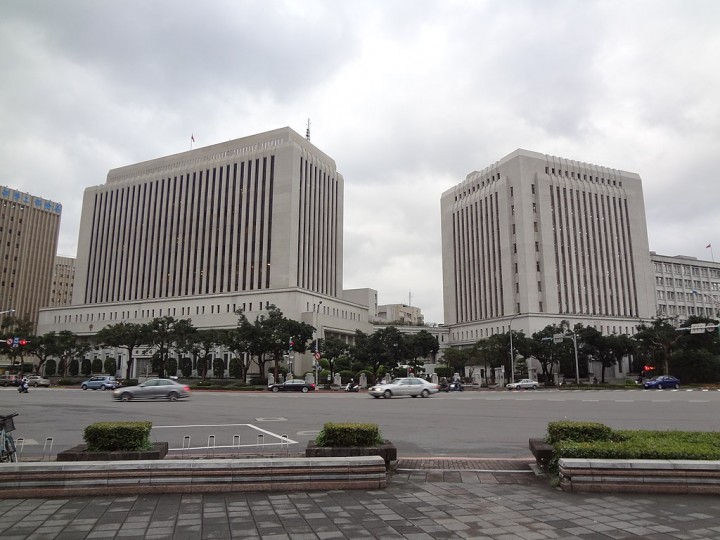 Forex reserves stop 7-month rising streak as central bank sells greenback