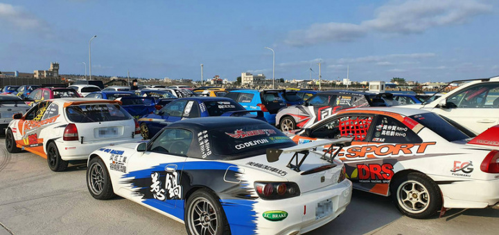 2022澎湖華盟「澎湖伯盃」拉力賽16日將登場，各參賽車隊陸續將跑車從本島運送到澎湖，部分車手也分批到澎湖調整車輛、測試道路狀況，準備大展身手。