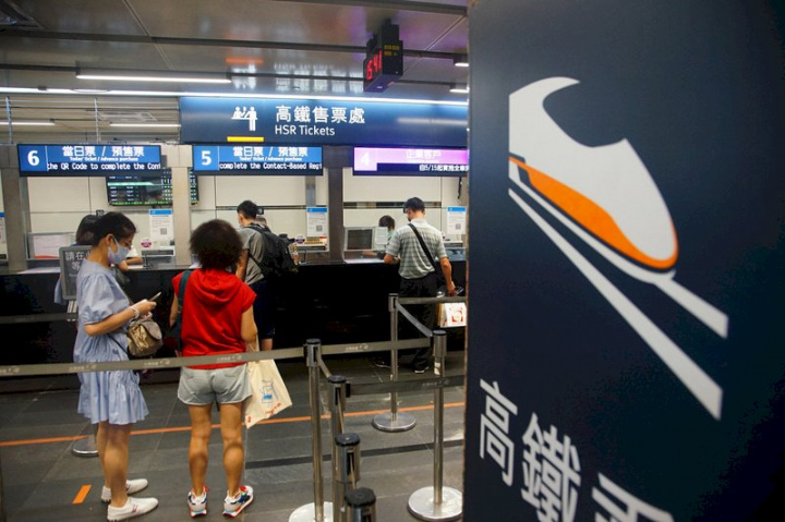 交通部日前公告新核定的高鐵基本費率，從每人每公里新台幣4.134元調為4.313元。