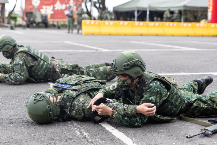 153旅新制教召下午實施戰傷急救課程