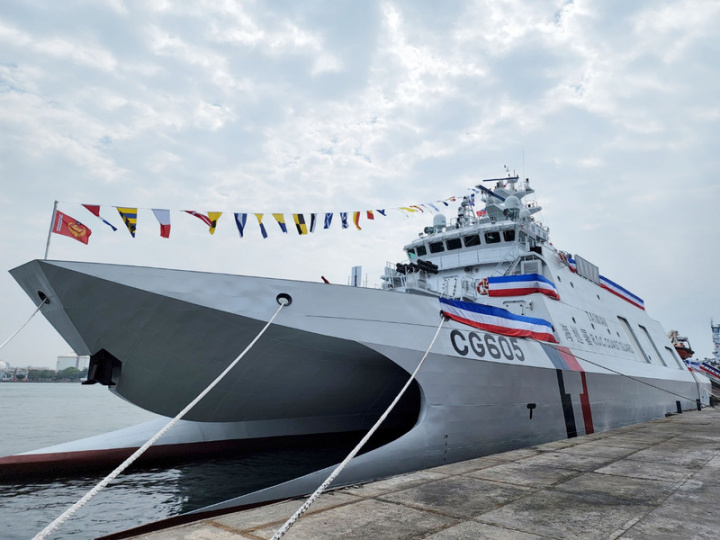海巡署第4艘600噸級安平級巡防艦「旗津艦」8日交船，未來將投入南部地區機動海巡隊行列，執行護漁及維權任務。