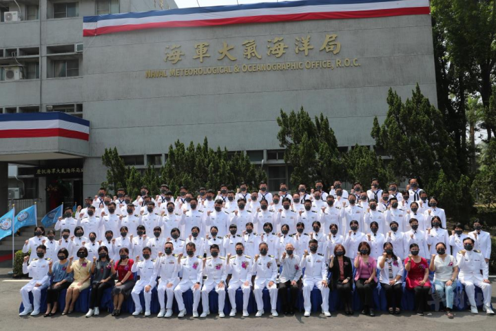 劉司令與官兵代表合影