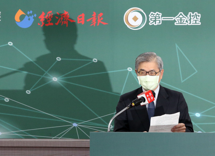 經濟日報、第一金控7日在台大醫院國際會議中 心舉辦「公平待客誠信金融論壇」，金管會主委黃天 牧出席致詞