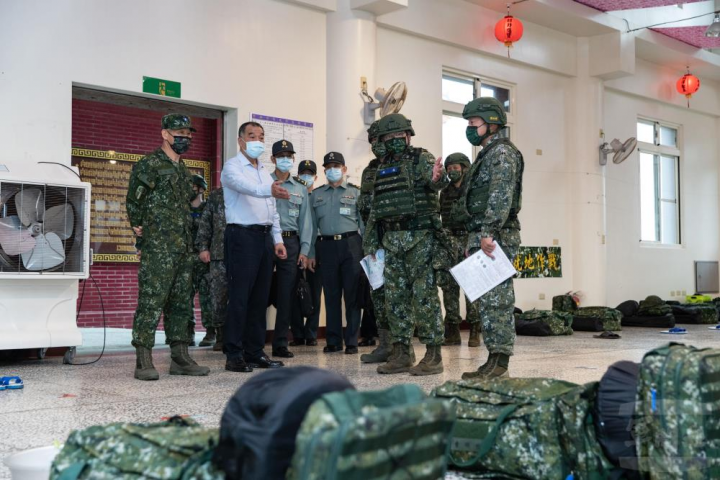 邱部長實地暸解教召生活環境