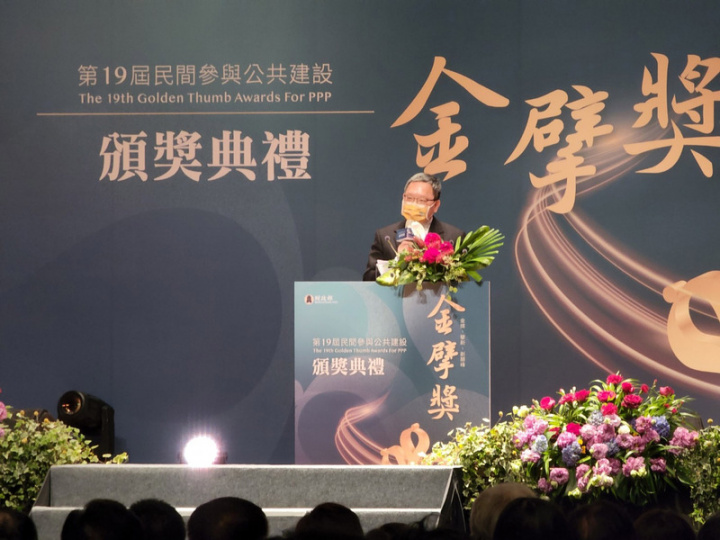 第19屆金擘獎頒獎典禮首度移師高雄，7日下午在高雄展覽館舉行，財政部長蘇建榮出席表示，南部促參案投資機會幾乎達一半，全國今年有128件促參案招商，金額破新台幣2千億元。