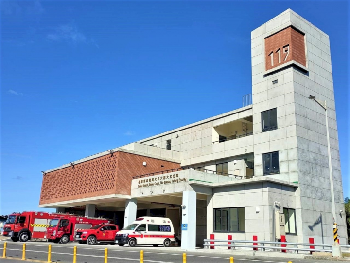 消防署強調地方已在進行兩班制勤休試辦。(圖：消防署臉書)