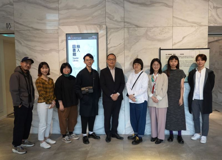 貴賓合影_右起：藝術家邱懷萱、王冠蓁、葉采薇、蕭筑方，大毅老爺行旅蔣大雄總經理、插畫家慢熟工作室、夏仙、YUANCHi、自思創造公司創意總監左楚浩